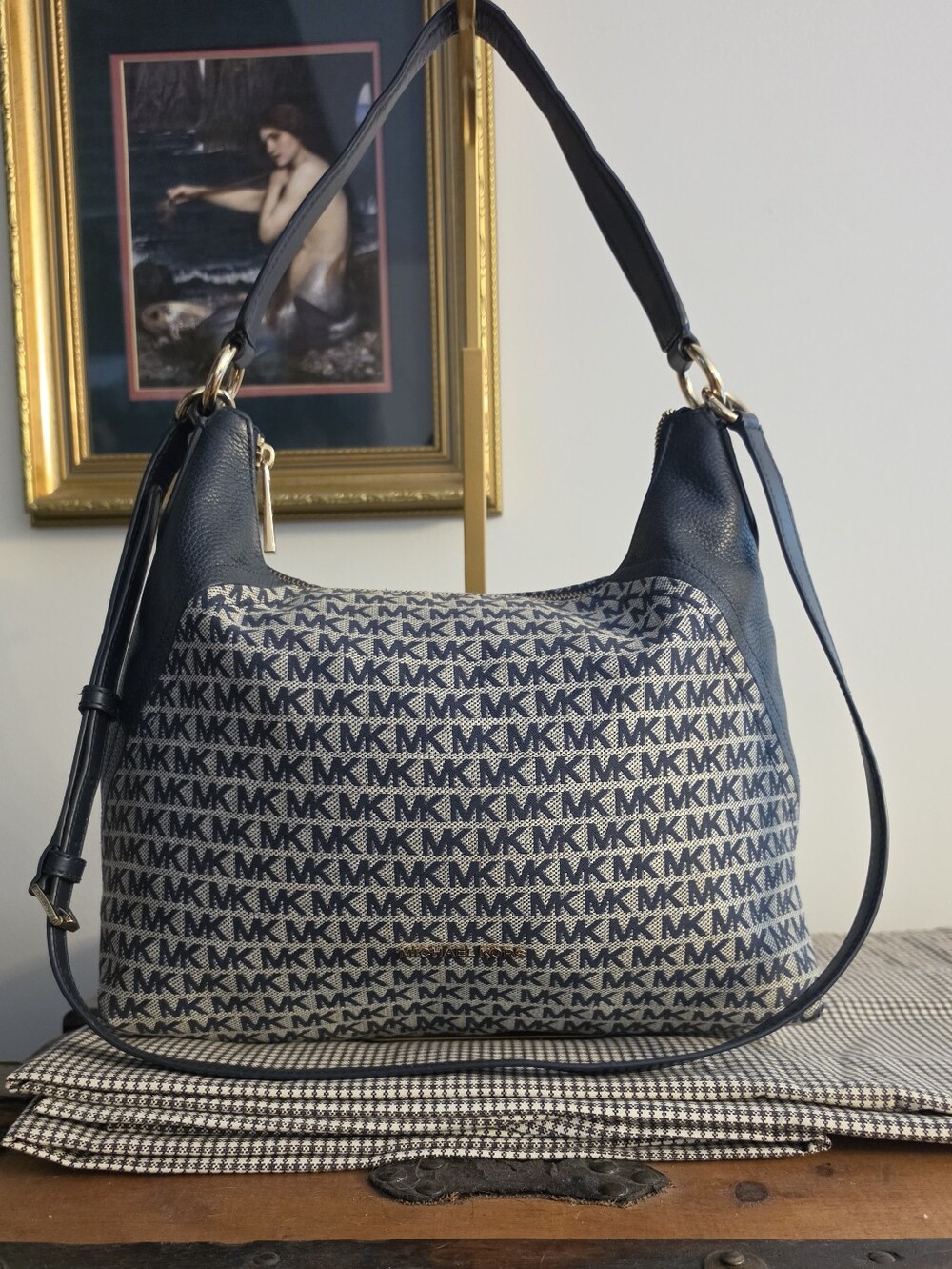 Michael Kors Aria Large Signature Logo Shoulder Bag - Navy / Ivory Multi - Picture 2 of 12